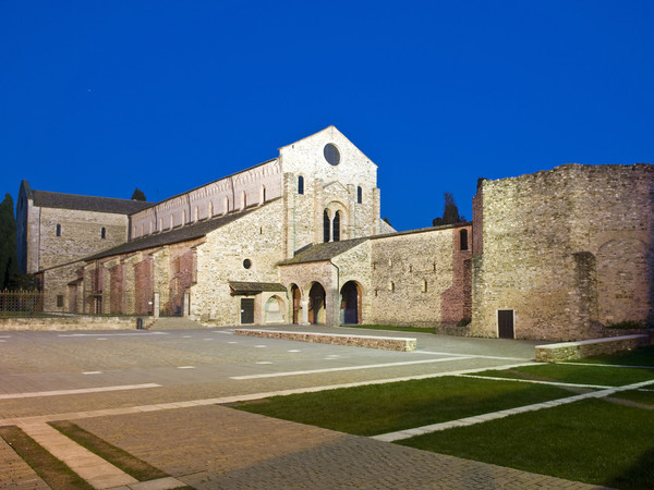 <strong>1031 | Una nuova Basilica</strong><br /> Sotto il Patriarca Popone (1019 - 1042), viene consacrata la nuova basilica e costruita la torre campanaria | Foto: © Gianluca Baronchelli