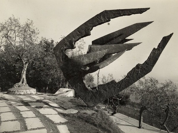 Marcello Guasti, Monumento ai Tre Carabinieri, Fiesole, cartolina del 1964