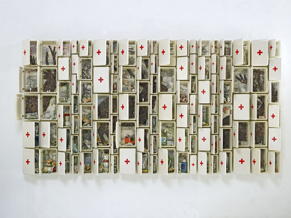 Bertozzi & Casoni, “Composizione n. 14”, 2009, ceramica policroma, cm. h. 175 x 323 x 25