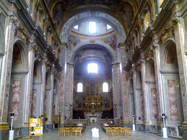 Balaustra e altare maggiore