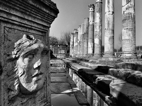 Particolare del Foro e Plinto di Medusa, Aquileia | Foto: © Elio Ciol