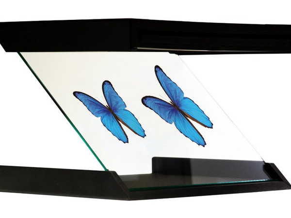 Lia Pascaniuc, Breath, 2020, Holographic technology, sculpture wood and glass, iPad, 34x34x34 cm. Opera presentata da Art Company - Milano
