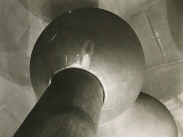 Berenice Abbott, Van De Graff Generator, Cambridge, MA, 1958 circa | © Berenice Abbott / Getty Images Didascalia: