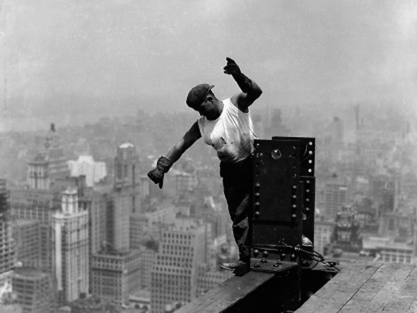 Lewis Hine, Operaio sull'Empire State Building, New York, 1931