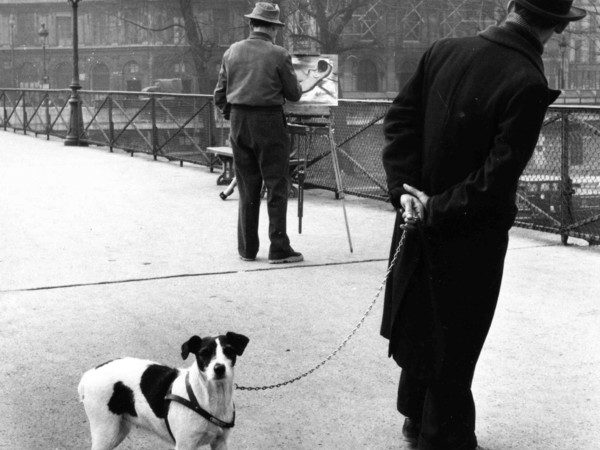 Robert Doisneau, Fox terrier au pont des Arts, 1953