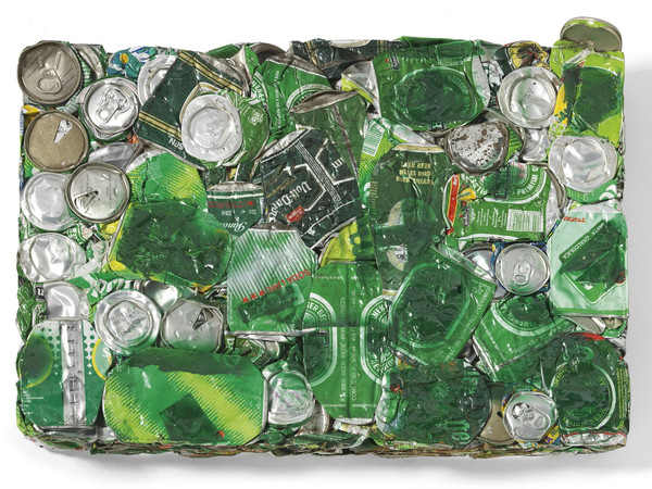 Flavio Favelli, Green Mint, 2023. Assemblaggio di lattine pressate, cm. 42x61x10. Courtesy Farsettiarte e Studio SALES di Norberto Ruggeri, Roma