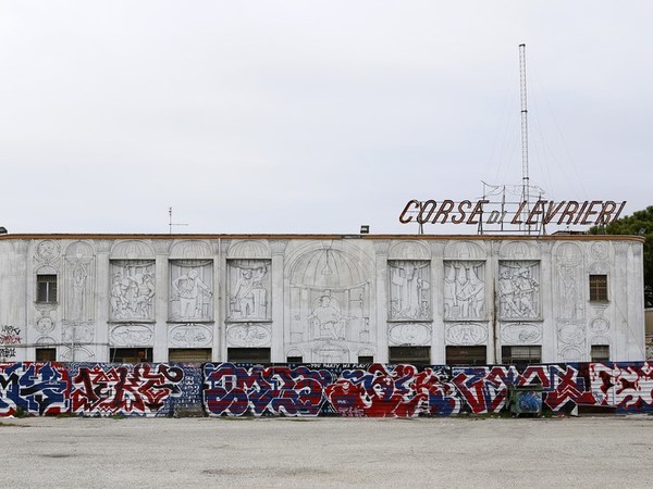 Robby Rent, fotografia da un'opera di Blu, Roma, 2018. Canson Fine Art su di-bond, cm. 70x100