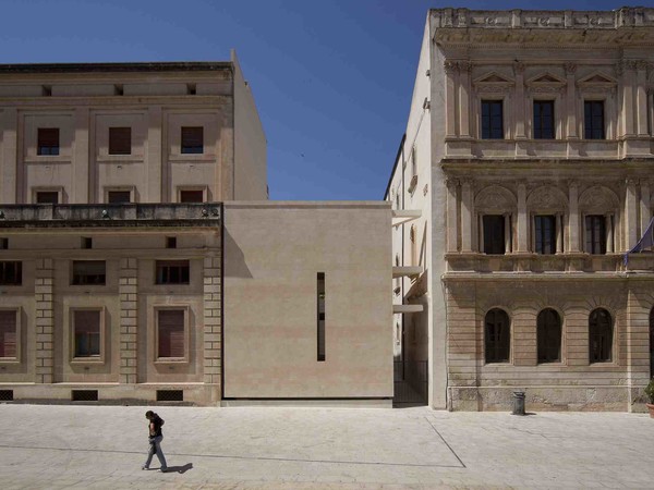 Fronte del padiglione dell'artemision su Piazza Minerva, Siracusa