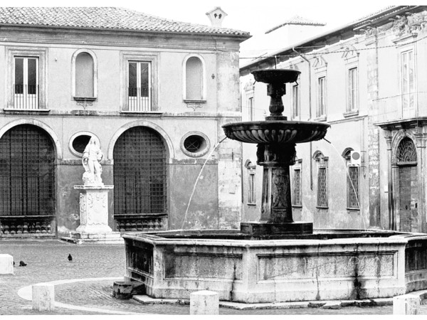 Piazza S. Margherita, Il Palazzetto dei Nobili e Palazzo Camponeschi
