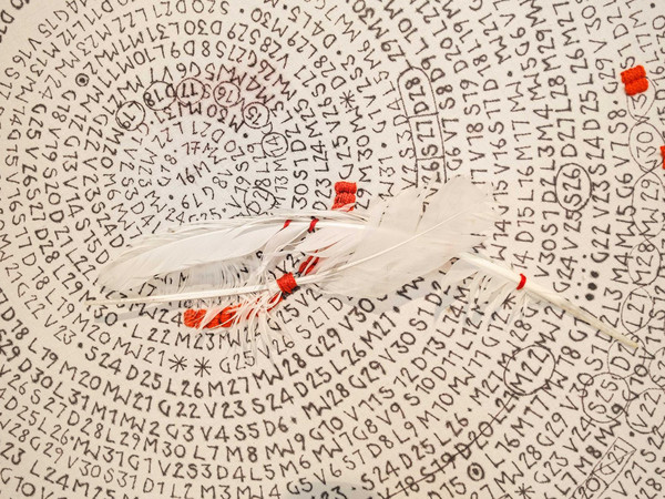 Letizia Cariello, Calendario Michele, scrittura a inchiostro e ricamo su lenzuolo intelaiato con inserti di piume, Ø 120 cm, 2017 