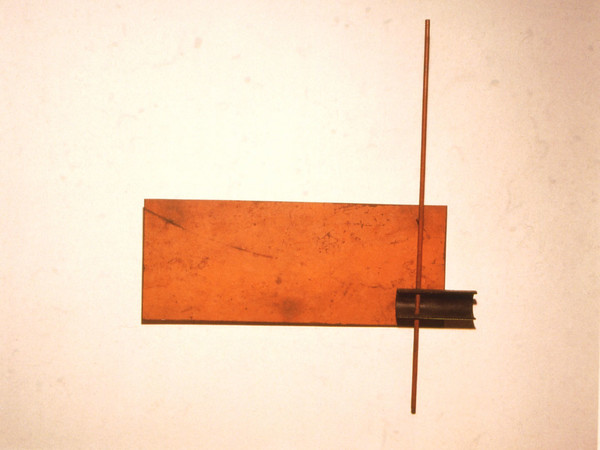 <span>Ettore Colla, Rilievo rosso con asta verticale, 1966</span>