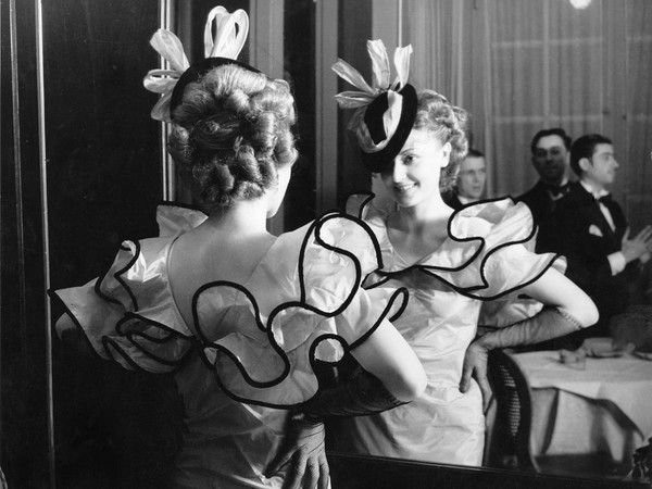 <span>Brassaï, Soirée Haute couture, Paris 1935 © Estate Brassaï Succession - Philippe Ribeyrolles</span>
