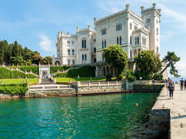 Castello di Miramare | Photo by Mihael Grmek, 2015, on Wikimedia Commons, https://commons.wikimedia.org/wiki/User:Meho29