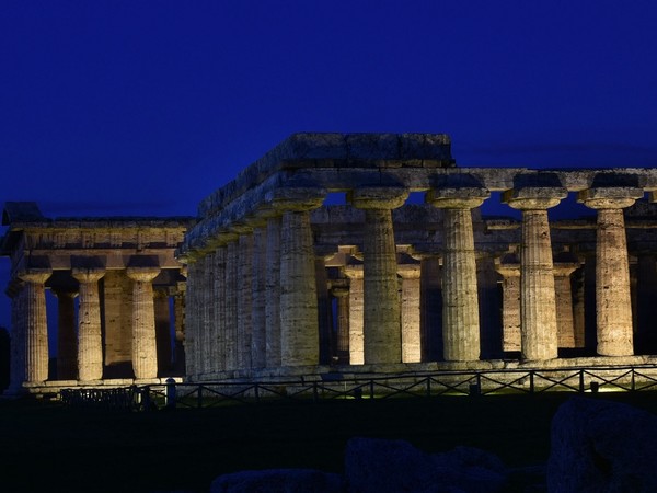 Parco Archeologico di Paestum, notturna