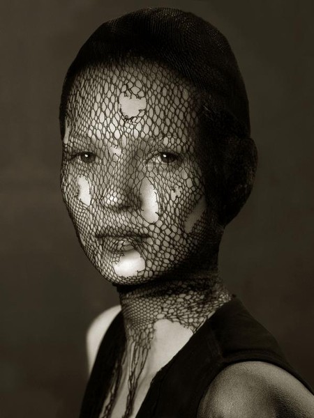 PhotographersLimitedEdition, Albert Watson, Kate Moss in Torn Veil