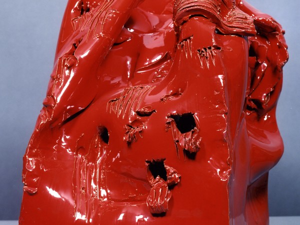 Giacinto Cerone, Omaggio a Gina Pane, 2002, ceramica rossa, cm. 45x30x36