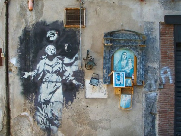 Banksy, Madonna con la pistola, Piazza dei Girolamini, Napoli