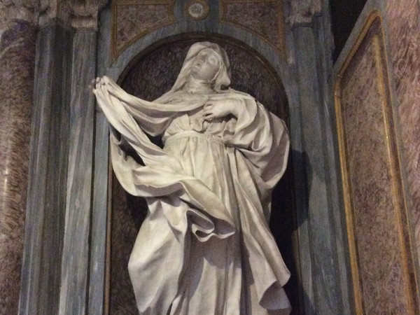 Statue di Santa Teresa e Santa Cristina