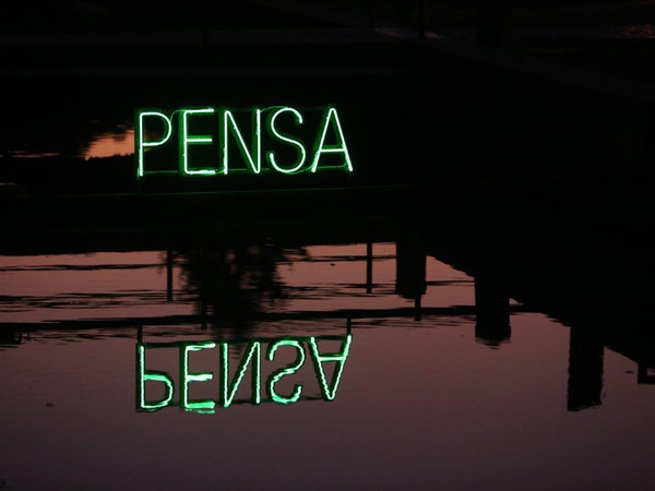 Manuela Bedeschi, Le Parole del Silenzio, 2019, particolare, neon e ferro, Piazzola sul Brenta, Padova