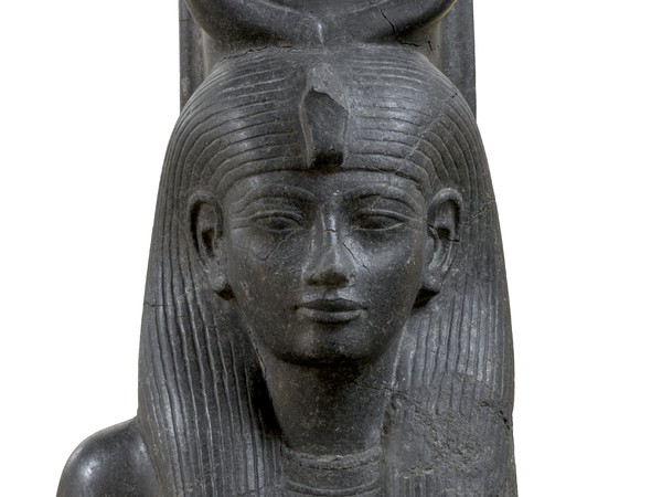 Statua di Iside – Hathor, Granodiorite, h 153 cm, Nuovo Regno, XVIII dinastia (1390-1352 a.C.), Coptos, Tempio di Min (?), Torino, Museo Egizio | Courtesy of Museo Egizio, Torino