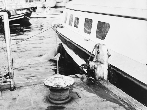 Pino Pascali, Particolare di nave con bitta, 1965, stampa fotografica ai sali d’argento su carta, 24x30 cm.