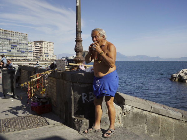 Homo Urbanus Tokyoitus  Homo Urbanus Neapolitanus  di Ila Bêka and Louise Lemoine  2018, 90’