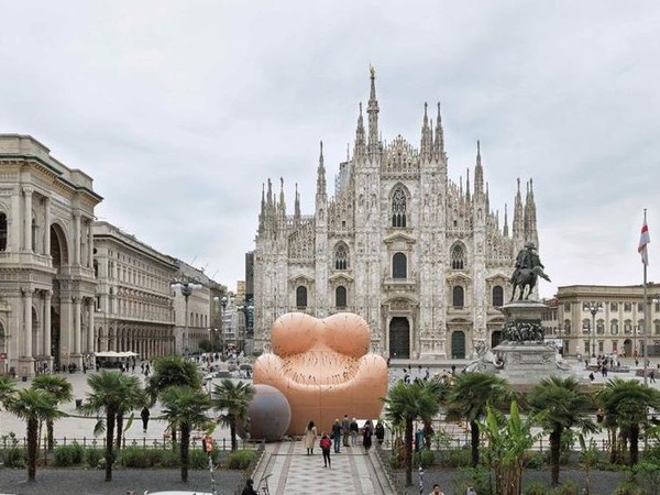 Gaetano Pesce, Maestà sofferente, Piazza Duomo, Milano