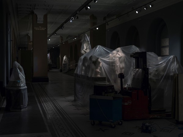 Simon Roberts, Shrouded sculpture, Other Size Gallery, Milano