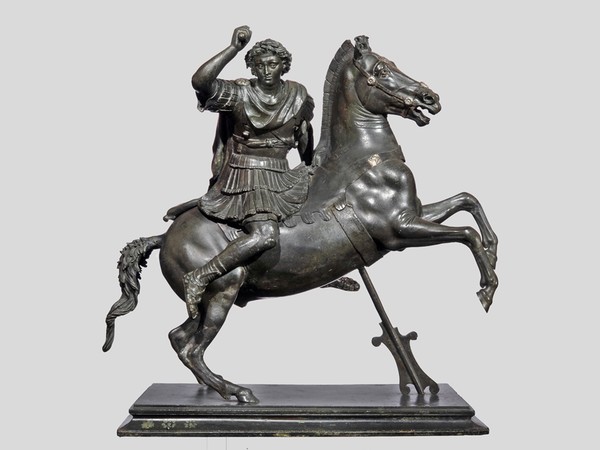 Statuetta di Alessandro Magno a cavallo, bronzo, I sec. a.C. (Napoli, Museo Archeologico Nazionale, foto di Giorgio Albano) 