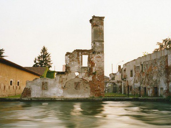 Olivo Barbieri, Turbigo, resti della vecchia dogana austriaca, 1995