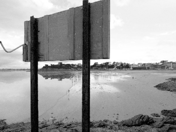 David Claerbout, The Quiet Shore, 2011, single channel video projection, black & white