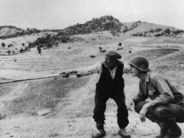 Robert Capa, Sbarco delle truppe americane a Omaha Beach, Normandia, Francia, 6 Giugno, 1944