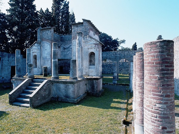 Pompei, Tempio di Iside | Su concessione del Ministero dei Beni e delle Attività Culturali e del Turismo: Soprintendenza Pompei, Archivio Fotografico