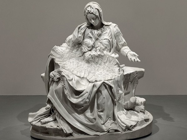 Fabio Viale, Pietà senza Cristo, 2018