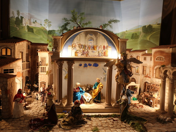 Il presepe ispirato a Raffaello all'interno della Cappella Sistina | Courtesy Fondazione Giulio e Giovanna Sacchetti