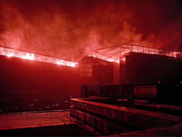 Giorgio Andreotta Calò, Monumento ai Caduti, 2010, Immagine dall'intervento performativo presso la nuova sede del Comune di Bologna, Picture of the performative intervention at the new venue of the Municipality of Bologna, Courtesy l'artista / the ar