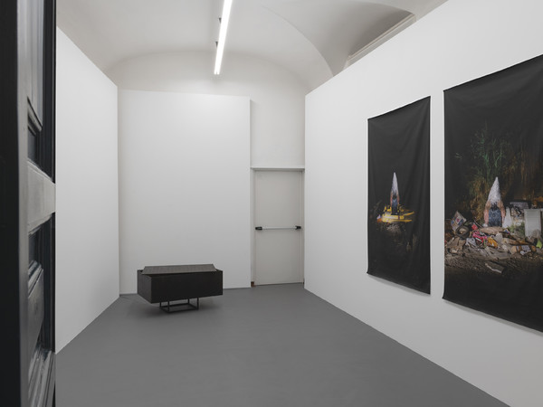 Installation View Alessio Barchitta I Ph. Carlo Romano 