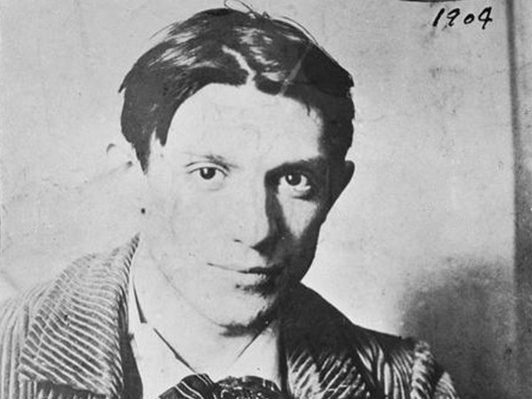 Pablo Picasso fotografato da Ricard Canals i Llambí, Paris, 1904 | Nessuna opera di Picasso fu esposta a Monaco nel 1937 così come moltissime opere di artisti stranieri, come van Gogh o Braque, che dopo i rastrellamenti da parte della Gestapo vennero invece vendute all’estero