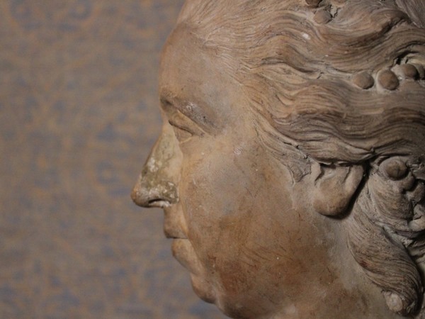 Maria Teresa Cybo Malaspina, Particolare busto terracotta di Cybei, Accademia BBAA Carrara