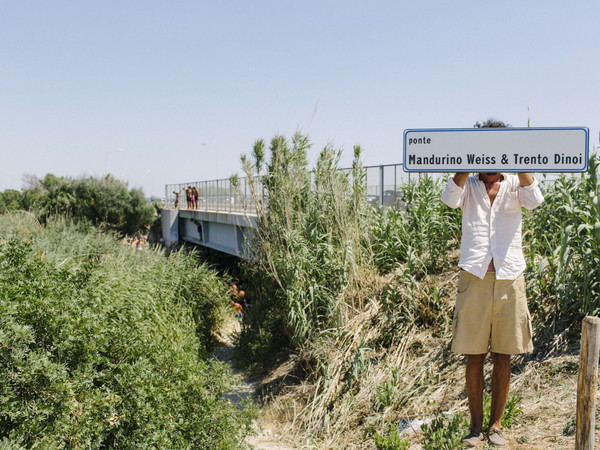 <span>Fabrizio Bellomo, <span><em>Il Ponte</em>, documentazione performance, agosto 2020, Manduria I Ph. Ch. Mantuano</span></span>