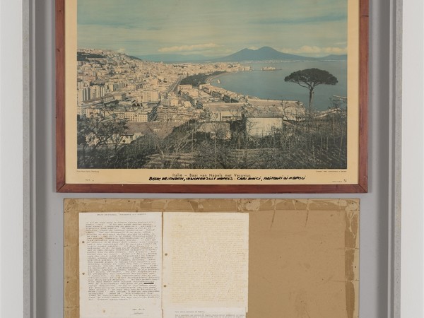Jeff Geys, Cari amici, abitanti di Napoli, 1981, inchiostro su carta montata su tavola, cornice in legno dipinta di grigio