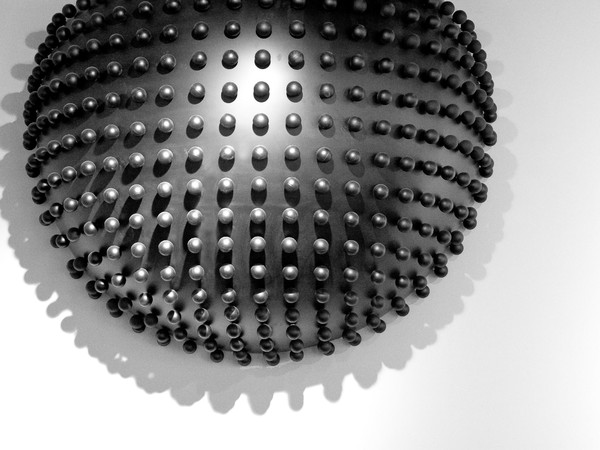 Oksana Mas, HELIUM 3, 2011, ½ di sfera, nero matt con sfere Ø0,06m, 212x212x106 cm