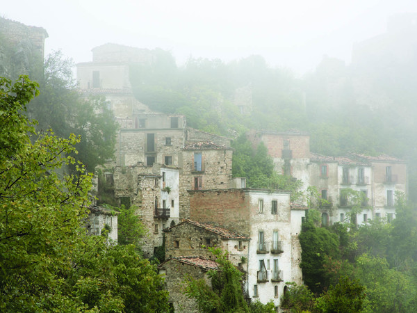 Silvia Camporesi, Veduta - Buonanotte Vecchio (Abruzzo), 2013 - 2015, dal ciclo 'Atlas Italiae'. Couresty l'artista