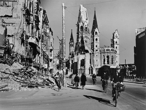 Robert Capa, <em>People on street lined with ruined buildings, Berlin, August 1945</em> | © Robert Capa / International Center of Photography/Magnum Photos<br />