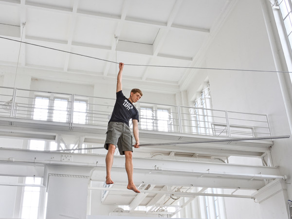 Elmgreen & Dragset, What’s Left?, 2021. Silicone, clothing, wire rope, balancing pole. Dimensions variable I Ph. Elmar Vestner