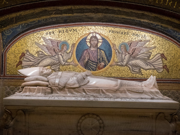 Grotte Vaticane, Sepolcro di Pio XI, Basilica di San Pietro a Roma, Immagine tratta dal film 