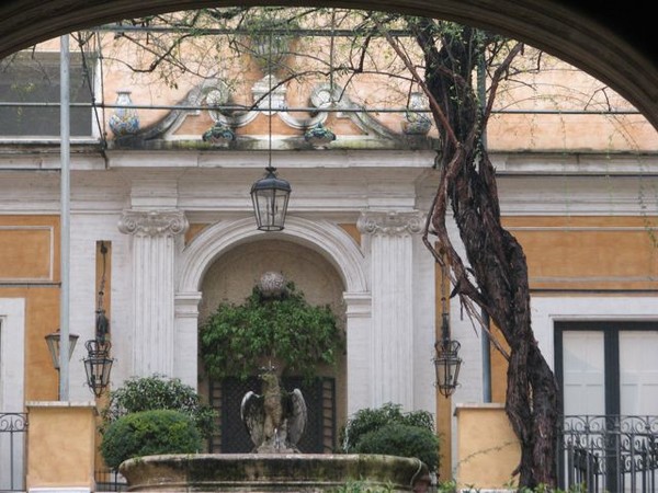 Palazzo Torlonia, interno cortile, Roma