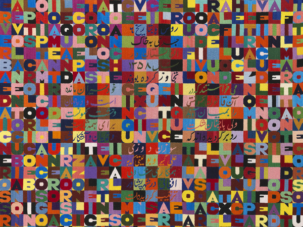 Alighiero Boetti, <em>Seicentoventicinque lettere dai cento colori del mondo nel mese di marzo dell'anno mille</em>, 1989, ricamo su tessuto, cm. 101,7x103,5