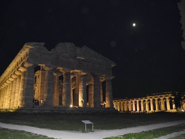 Parco Archeologico di Paestum, notturna