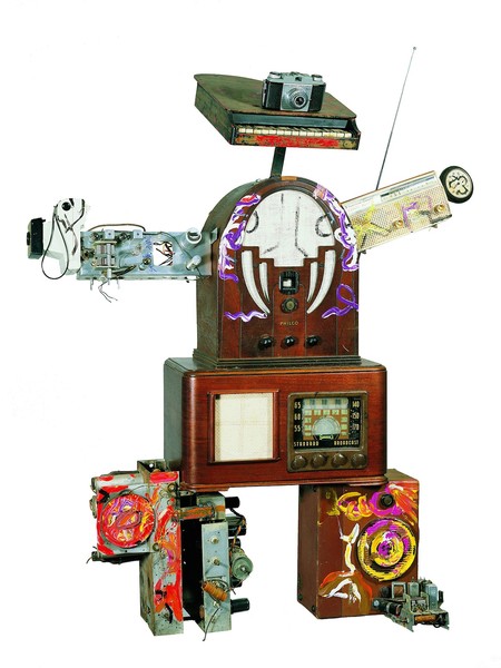 Nam June Paik, Luciano Pavarotti, 1995, Radio, monitor e oggetti vari collezione privata